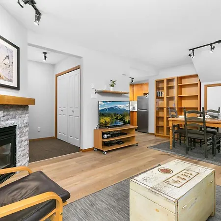Glaciers Reach By Allseason Vacation Rentals Whistler Exterior photo